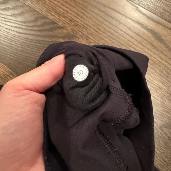 Mesh Lululemon Leggings - Picture 7 of 9